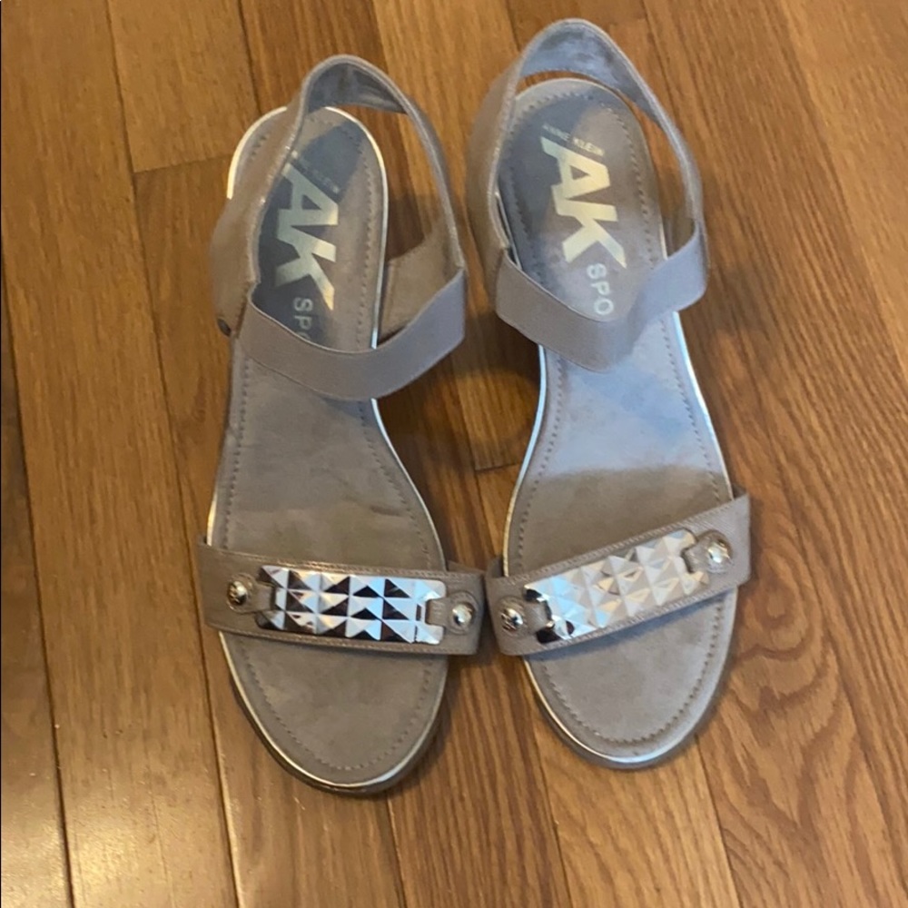 Sandals size 8M